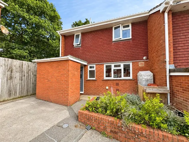 Murrell Road, Ash, GU12, photo 1