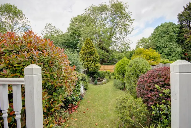 Photo 2 — Kingsley Drive, Willerby