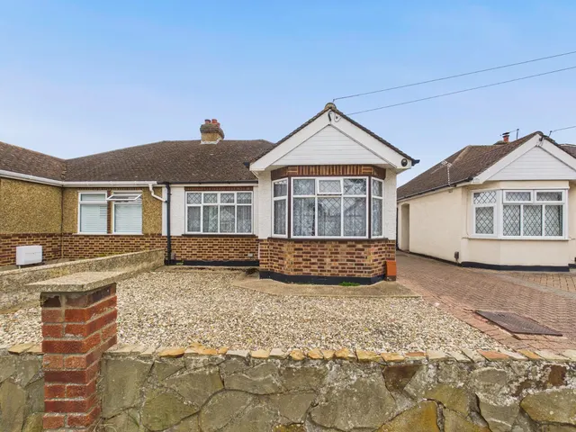 Burleigh Gardens, Ashford, TW15, photo 1