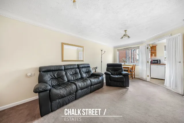 Photo 3 — Mavis Grove, Hornchurch, RM12 6BN