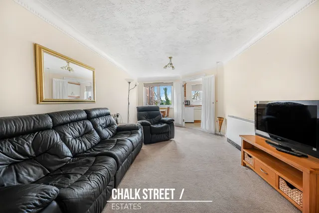 Photo 2 — Mavis Grove, Hornchurch, RM12 6BN