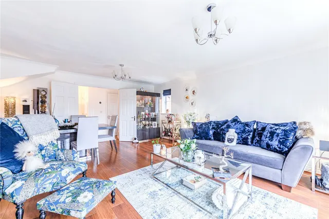 Derisley Close, Byfleet, photo 2