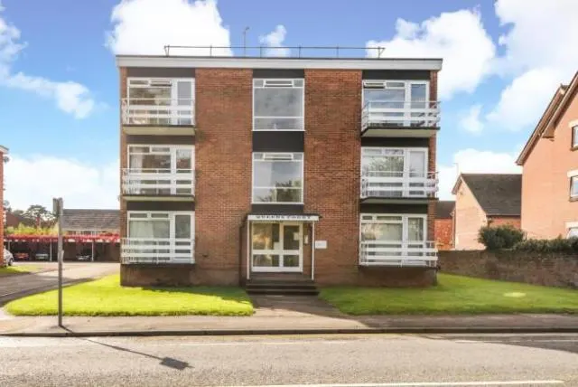 St. Johns Road, Newbury, RG14, photo 1