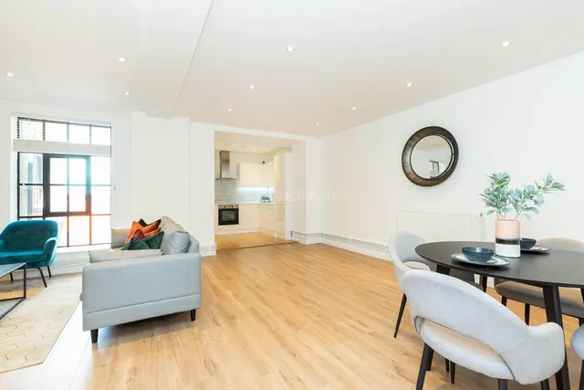 Tyssen Street, E8, photo 1