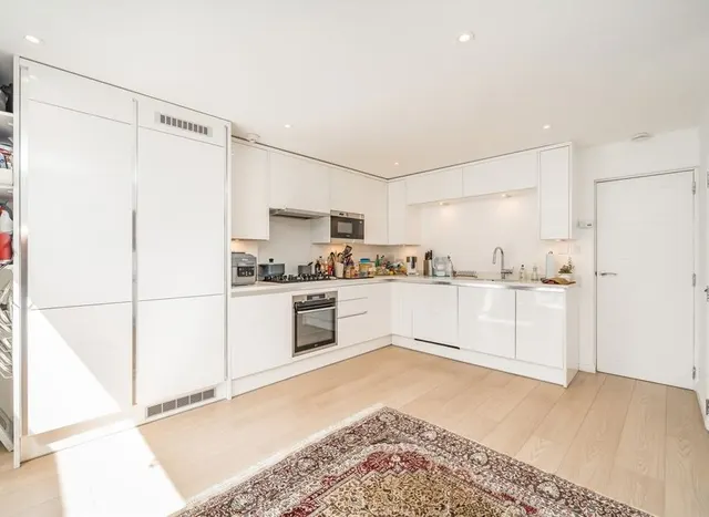 Photo 3 — Swaledale Close, New Southgate, N11
