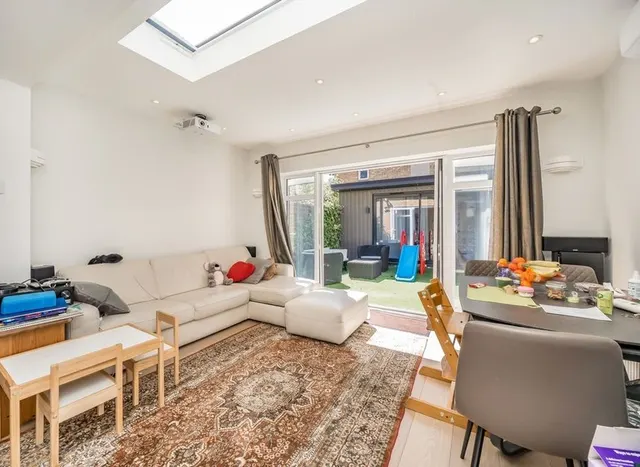 Photo 2 — Swaledale Close, New Southgate, N11
