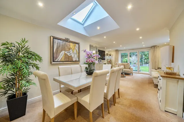 Hawkswood Avenue, Frimley, Camberley, Surrey, GU16 8LH, photo 1