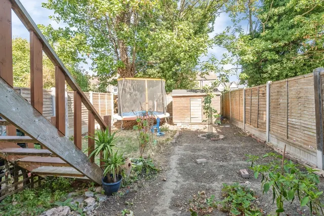 Photo 3 — Brightwell Avenue, Westcliff-on-Sea, Essex, SS0
