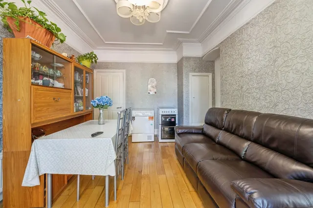 Photo 2 — Brightwell Avenue, Westcliff-on-Sea, Essex, SS0