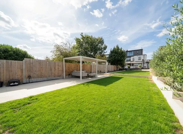Photo 2 — Warren Road, Wanstead, E11