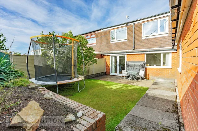Den Hill Drive, Springhead, OL4, photo 3