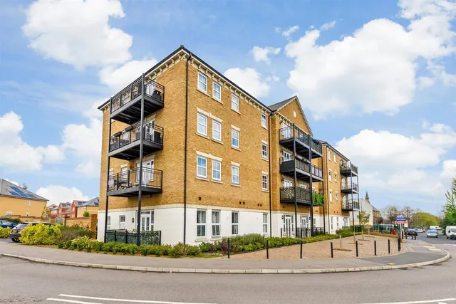 Slade Green Road, Erith, DA8, photo 1