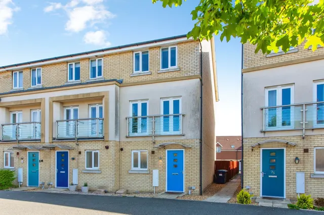 Lancaster Gate, Upper Cambourne, CB23, photo 1