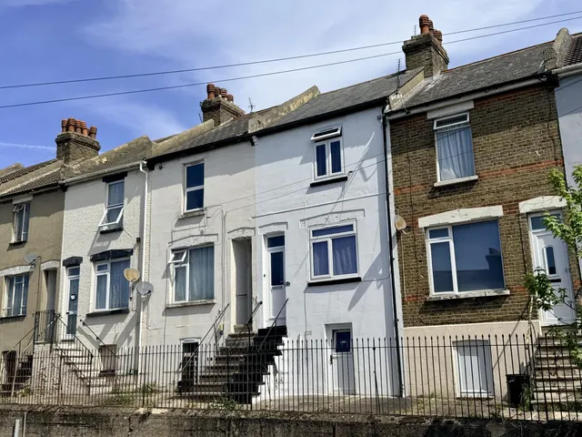 Upper Luton Road, Chatham, ME5, photo 1