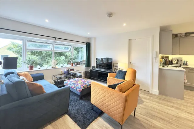 1 bedroom flat — Station Road, Bourne End, Buckinghamshire, SL8