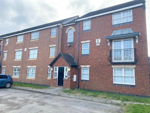 Francine Close, Liverpool, L3, photo 1