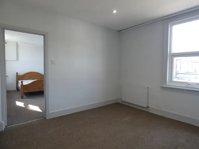 Greenford Avenue, Hanwell, W7, photo 2