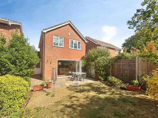 Photo 3 — Beechcrest View, Hook, Hampshire, RG27 9RF