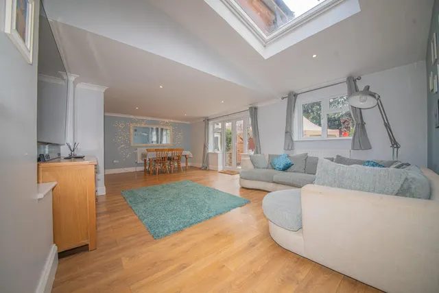 Photo 2 — East Drive, Bishopstoke, EASTLEIGH, Hampshire, SO50 6FS