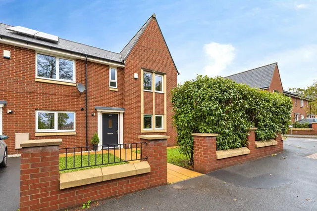 Gorton Lane, Manchester, M12, photo 1