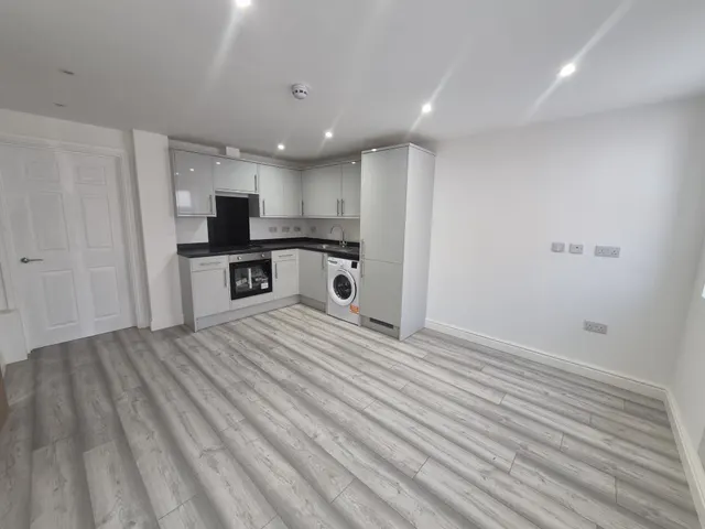 Photo 2 — Flat 1, Peveril Street, NG7