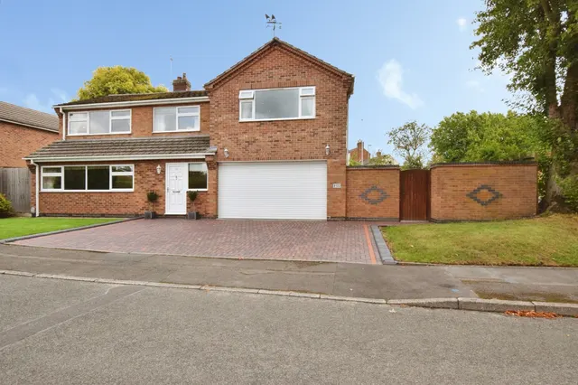 Photo 2 — Hollies Way, Thurnby, Leicester