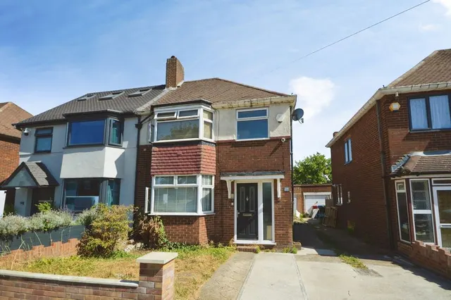 Hall Road, Isleworth, TW7