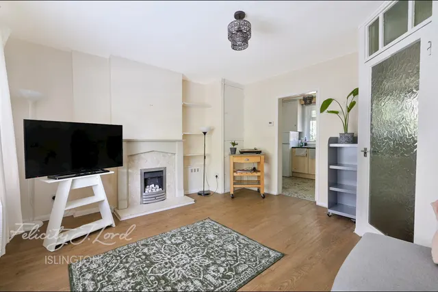 Newington Green Road, London, photo 1