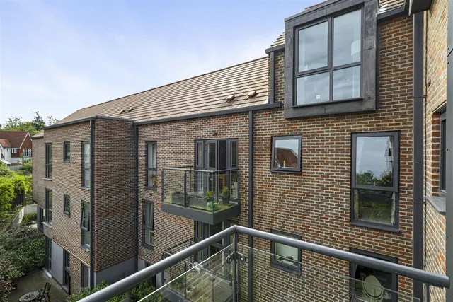 London Road, Guildford, GU1, photo 2