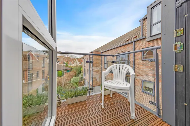 London Road, Guildford, GU1, photo 1