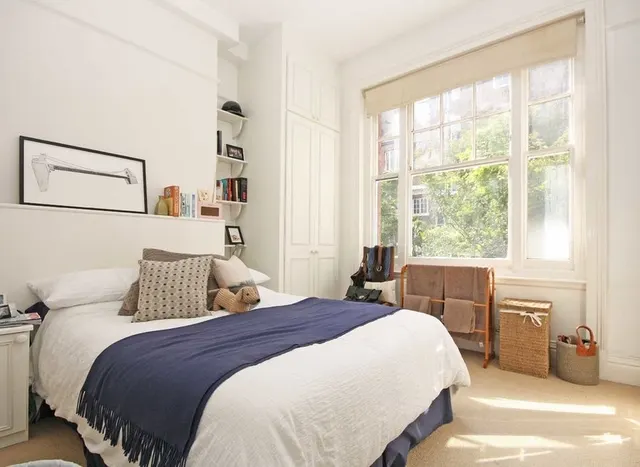 Photo 3 — Bolingbroke Road, Kensington Olympia, W14