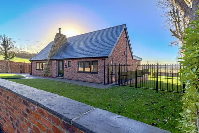 Lawn Drive, West Boldon, NE36, photo 2