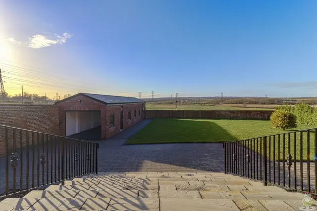 Lawn Drive, West Boldon, NE36, photo 3
