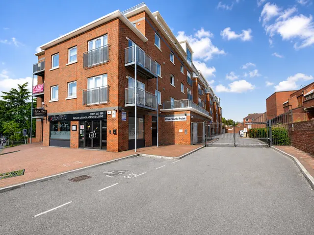 High Street, Uxbridge, photo 1