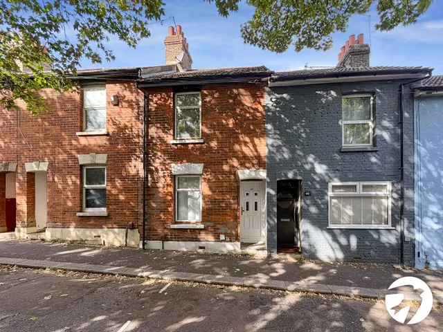3 bedroom house, Holcombe Road, Chatham, ME4