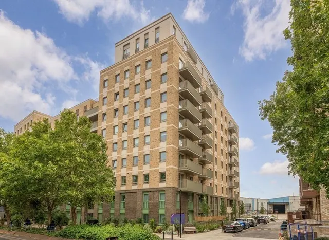 Wray Avenue, Pontoon Docks, E16, photo 1