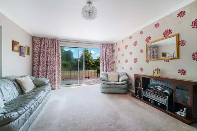 Photo 2 — Mews Lane, Paisley, Renfrewshire, PA3