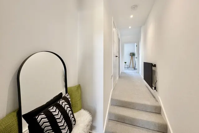 Holdenhurst Road, BH8, photo 3