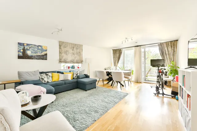 144 Holland Gardens, Brentford, photo 1