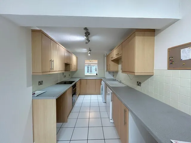 Manston Way, Hornchurch, RM12, photo 2