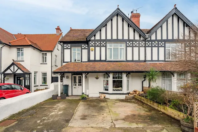Claremont Road, Llandudno, LL30 2UF, photo 1