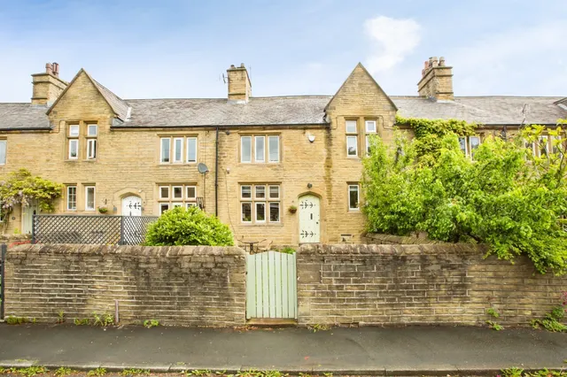 Calder Terrace, HALIFAX, photo 1