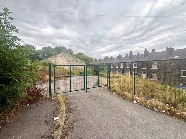 Photo 2 — Range Lane, Halifax, West Yorkshire, HX3