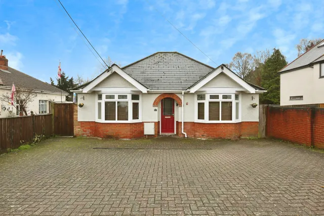 Lower Northam Road, Hedge End, Southampton, photo 1