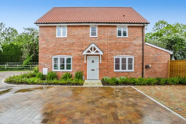 Darsham Road, Westleton, Saxmundham, photo 1