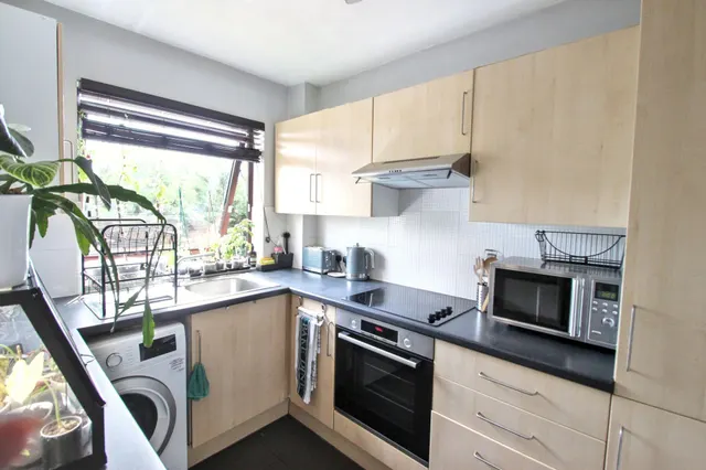 West Grove, Woodford Green, IG8, photo 3