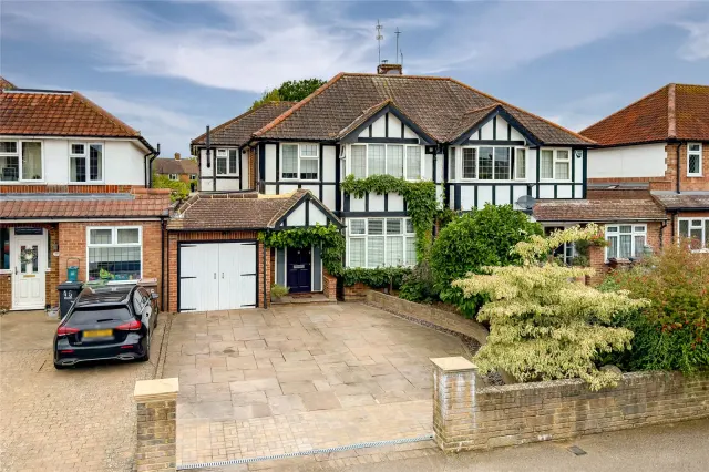 Stanley Avenue, St. Albans, Hertfordshire, AL2 3AZ, photo 1
