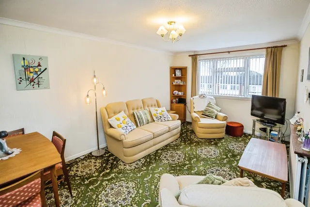 Derwent Crescent, Wrexham, LL12, photo 2