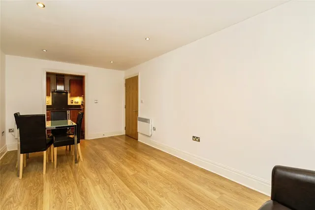 Seven Kings Way, Kingston upon Thames, KT2, photo 2
