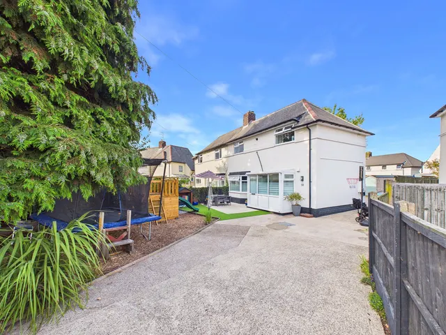 3 bedroom house — Park Avenue, Mansfield Woodhouse, Mansfield, NG19 8NB